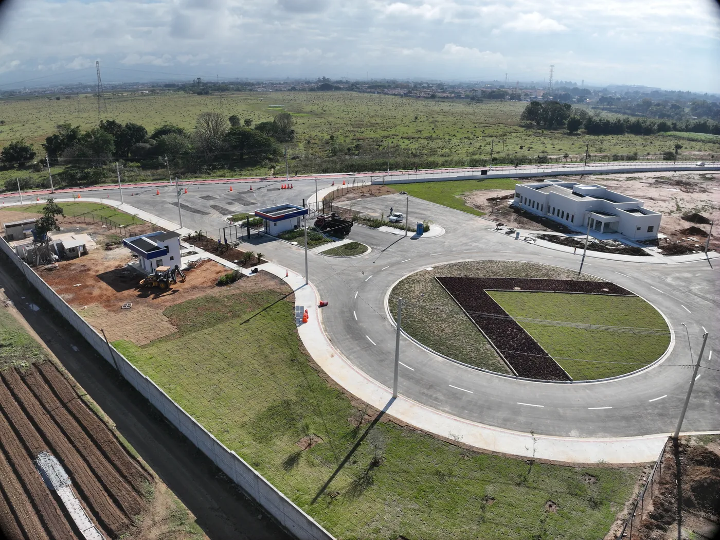 Rotatória central do BIP VALE com paisagismo